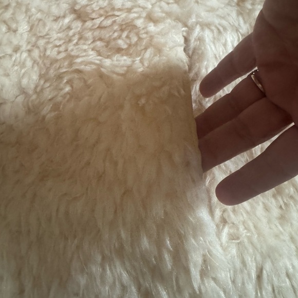 She + Sky Beige Faux Fur  Cosy Vest EUC Size Large - Picture 2 of 8